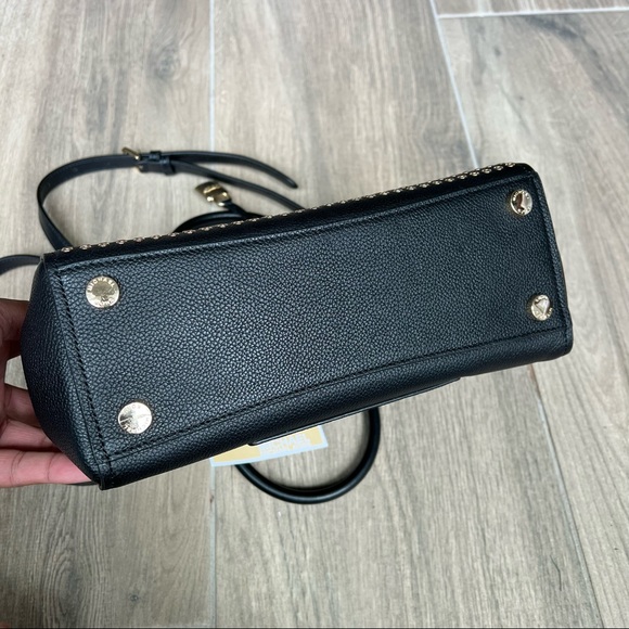 Michael Kors Hayes Medium Messenger - Picture 6 of 9